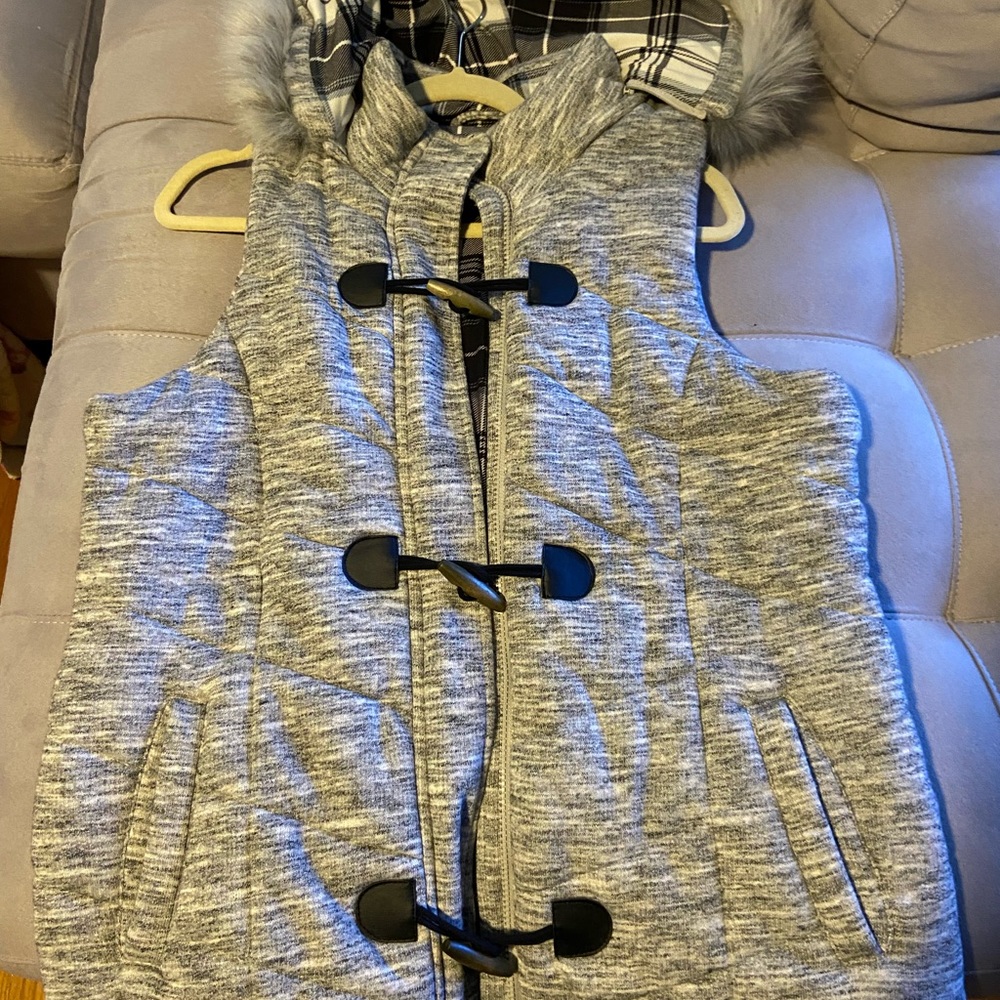 Maurices vest